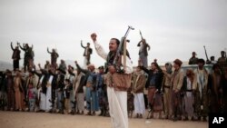 Tribesmen loyal to Houthi rebels hold their weapons as they chant slogans during a gathering aimed at mobilizing more fighters into battlefronts in several Yemeni cities, in Sanaa, Yemen, Thursday, Nov. 10, 2016. 