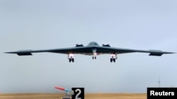 Un bombardier Spirit B-2 Spirit de la force aérienne américaine a frappé des cibles en Libye, le 20 mars 2011.