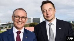 A handout photo taken and received on July 7, 2017, shows South Australia's Premier Jay Weatherill (L) and Tesla Motors CEO Elon Musk (R) at an announcement in Adelaide. AFP photo /South Australia Department of Premier and Cabinet.
