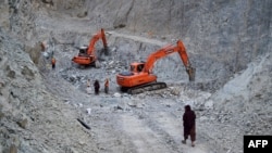 د ننګرهار د ګوشتې په غرونو کې د نفرایټو د کان کیندنه روانه ده. 