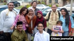 Shaliha Afifa Anistia (nomor tiga dari kiri), mahasiswi Indonesia di Hawaii