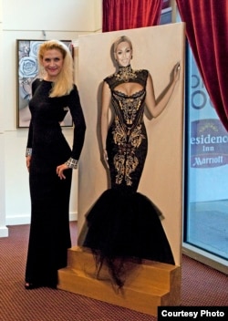 Оксана Танасів зі своєю картиною "Бейонсе"