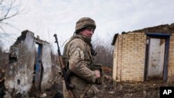 Бајден изјави дека ќе ја следи ситуацијата во текот на ноќта, а утре ќе се состане со колегите од Г7 по што ќе ги објави натамошните последици што САД и нивните сојузници и партнери ќе ѝ ги наметнат на Русија