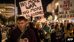 شماری از اسراییلی‌ها در بیت‌المقدس قبل از توافق آتش‌بس غزه در یک گردهمایی خواهان توقف جنگ و خونریزی در غزه شدند