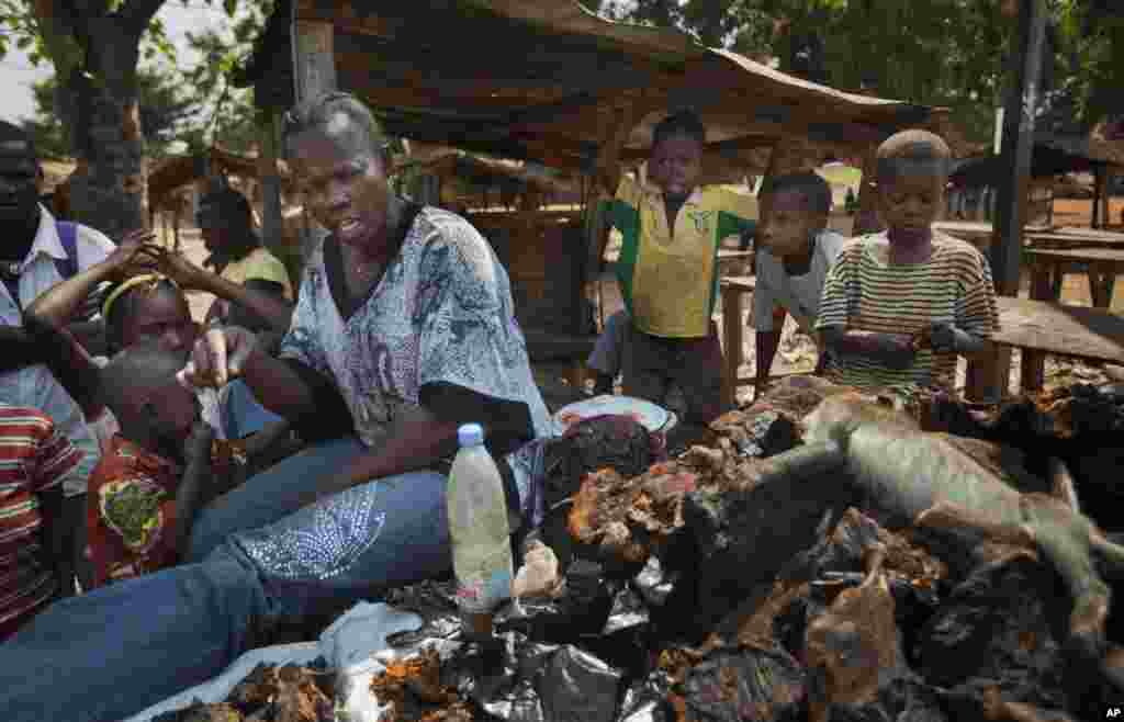 A bushmeat seller in the market in the Bimbo neighborhood of the capital Bangui, Central African Republic, January 1, 2013.