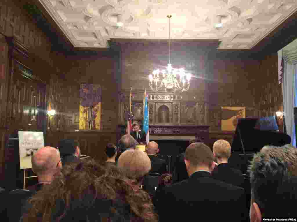 Lola Karimova-Tillyaeva, O'zbekistonning UNESCOdagi doimiy vakili, prezident qizi.12-mart, O'zbekiston elchixonasi, Vashington.