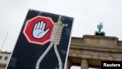 Protest against the Islamic regime of Iran following the death of Mahsa Amini, in Berlin