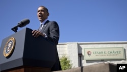En esta foto, el mandatario demócrata pronuncia su discurso al establecer el monumento nacional Cësar E. Chávez. 