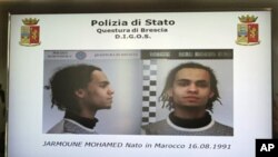 Màn hình cho thấy nghi can Mohamed Jarmoune trong một cuộc họp báo tại trụ sở cảnh sát ở Brescia, Italy, ngày 15/3/2012