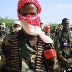 Recently trained Shebab fighters during military exercise in northern Mogadishu's Suqaholaha neighborhood (Jan 2010 file photo)