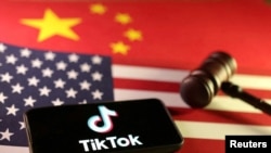 ٹک ٹاک کا لوگو، چینی اور امریکی پرچموں کے ساتھ فوٹو رائٹرز ،8 جنوری2025