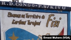 Un monument entre le territoire d'Uvira et celui de Fizi, Sud-Kivu, 27 septembre 2017. (VOA/Ernest Muhero).