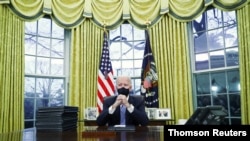 El presidente de EE.UU., Joe Biden, avanza en la firma de órdenes ejecutivas para dar marcha atrás a políticas de su predecesor, el expresidente Donald Trump.