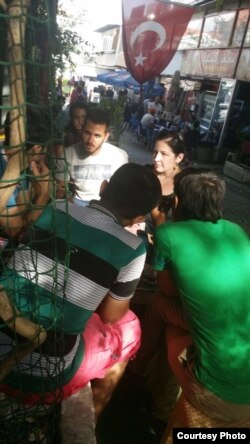 The atmosphere is tense in Izmir, Turkey, as journalists interview refugees planning journeys from Greece to Turkey, Sept 8, 2015. (Credit: Esin Ayabaki)