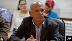 ARCHIVO - El exjefe de inteligencia de Venezuela Hugo Carvajal durante un encuentro en la Asamblea Nacional, en Caracas, en enero de 2016.