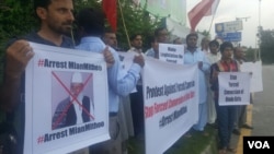 Human rights activists and members of Pakistan's Hindu community protest alleged forced conversions of Hindu girls to Islam in Islamabad, Pakistan, Aug. 11, 2016. (A. Tanzeem/VOA)