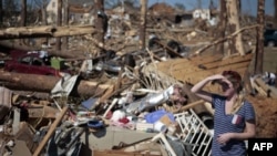 Cảnh tàn phá sau trận bão lốc ở thành phố Tuscaloosa, bang Alabama