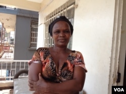 Vendor Isatu Sesay stands outside the Advocaid office in Freetown, Sierra Leone, June 1, 2015. ( VOA / N. deVries)
