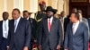 De g. à dr. : Le président du Kenya, Uhuru Kenyatta, le président du Sud-Soudan, Salva Kiir, et le premier ministre éthiopien, Abiy Ahmed, au 32e sommet extraordinaire de l'Assemblée des chefs d'État et de gouvernement de l'IGAD à Addis-Abeba, en Éthiopie, le 21 juin 2018.