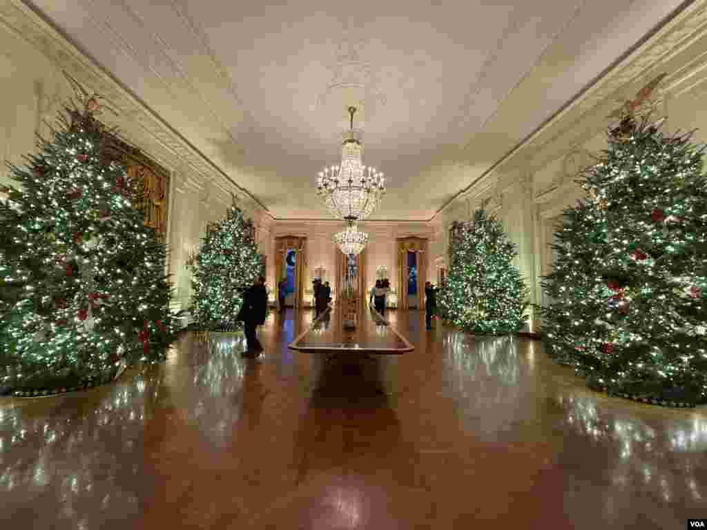تزئینات کریسمس در کاخ سفید (عکس: صدای آمریکا)