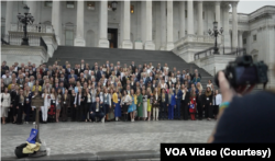 Активісти фотографуються перед походом до офісів конгресменів