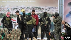  ပြန်လည်လွှတ်မြောက်လာတဲ့ အစ္စရေးဓားစာခံများ (Photo by Eyad BABA / AFP)