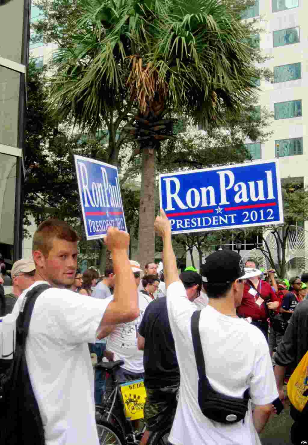 Protesters outside the Republican National Convention, Tampa, Florida, August 27, 2012. (E. Mazrieva/VOA)