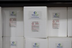 Envases de hielo seco en CryoCarb, una instalación en Wisconsin, EE.UU., el 4 de diciembre de 2020.