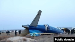 На месте падения сбитого российским ПВО гражданского самолета "Азербайджанских авиалиний” на территории Казахстана. Архивное фото.