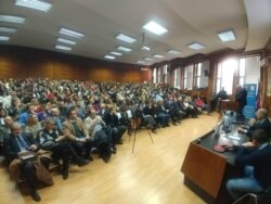 Profesor Džon Miršajmer sa Univerziteta u Čikagu održava predavanje "Budućnost politike velikih sila u 21. veku" na Fakultetu političkih nauka u Beogradu, 4. decembra 2019. (Foto: Veljko Popović, VoA)