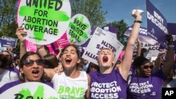 Para pendukung hak-hak aborsi melakukan aksi unjuk rasa di kota New York (foto: ilustrasi). 