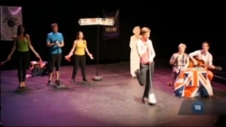 Український “Молодий театр” у Лондоні намагається донести британцям особисті історії мігрантів. Відео