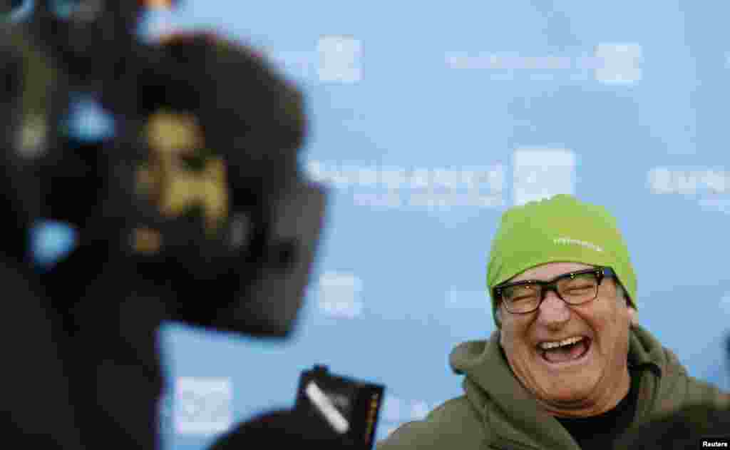 Actor Robin Williams arrives at the premiere of the film "World's Greatest Dad" during the Sundance Film Festival in Park City, Utah, Jan. 18, 2009.