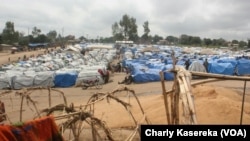 Dans un camp de déplacés en Ituri, dans l'est de la RDC, le 25 mars 2018. (VOA/Charly Kasereka)