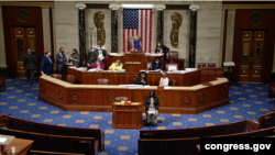 美国联邦众议院2021年9月21日晚间辩论和表决《2022财年国防授权法》（国会现场视频截图）