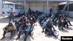 Des migrants secourus au large de Tripoli, Libye, le 10 mars 2018.