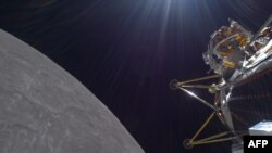 فرودگر آتنا