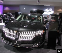 The U.S. government is raising the minimum fuel efficiency requirements for all gasoline-powered cars across the industry.