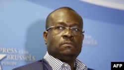 Le politicien congolais Delly Sesanga assiste à une conférence-débat à Bruxelles sur les forces politiques et sociales acquises pour un changement en RD Congo le 30 avril 2017