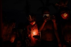 Penduduk asli Brazil dari berbagai kelompok etnis mengambil bagian dalam protes untuk demarkasi tanah dan menentang pemerintahan Presiden Jair Bolsonaro, di Brasilia, Brazil 16 Juni 2021. (Foto: REUTERS/Ueslei Marcelino)