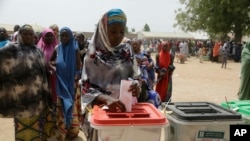 A woman cast her votes during the presidential and National Assembly elections in Damilu Yola, Nigeria, Feb. 23, 2019.