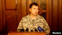The self-styled mayor of Luhansk region, Valery Bolotov, answers journalists' questions in the seized regional government headquarters in Luhansk, eastern Ukraine, May 5, 2014.