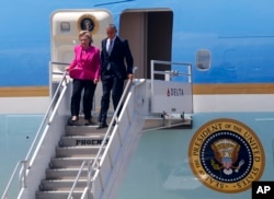 President Barack Obama and Democratic presidential candidate Hillary Clinton walk down the steps of Air Force One upon their arrival in Charlotte, N.C., for a campaign event, July 5, 2016.
