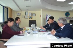 HRW vakillari "Taraqqiyot strategiyasi' markazida, Toshkent, 28-mart, 2018