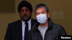 被告袁松彪（Chung Biu Yuen）是香港駐倫敦經濟貿易辦事處行政經理，他在被指控協助香港外國情報機構後離開英國倫敦威斯敏斯特地方法院。（2024年5月13日）