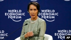 Myanmar State Counsellor Aung San Suu Kyi gestures as she talks about her vision in the World Economic Forum on ASEAN at the National Convention Center, Sept. 12, 2018 in Hanoi, Vietnam. 