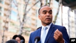 Tổng chưởng lý Washington Nick Brown họp báo sau khi vào ngày 23/1, một thẩm phán liên bang đã tạm thời chặn sắc lệnh của Tổng thống Donald Trump chấm dứt quyền công dân theo nơi sinh.