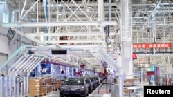 特斯拉在上海工廠裡生產的汽車。（2020年1月7日）