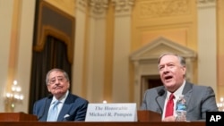 مایک پمپئو (راست) و لئون پانه‌تا.