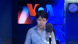 Warangkana Chomchuen during VOA Thai's daily news radio program. (Warangkana Chomchuen)